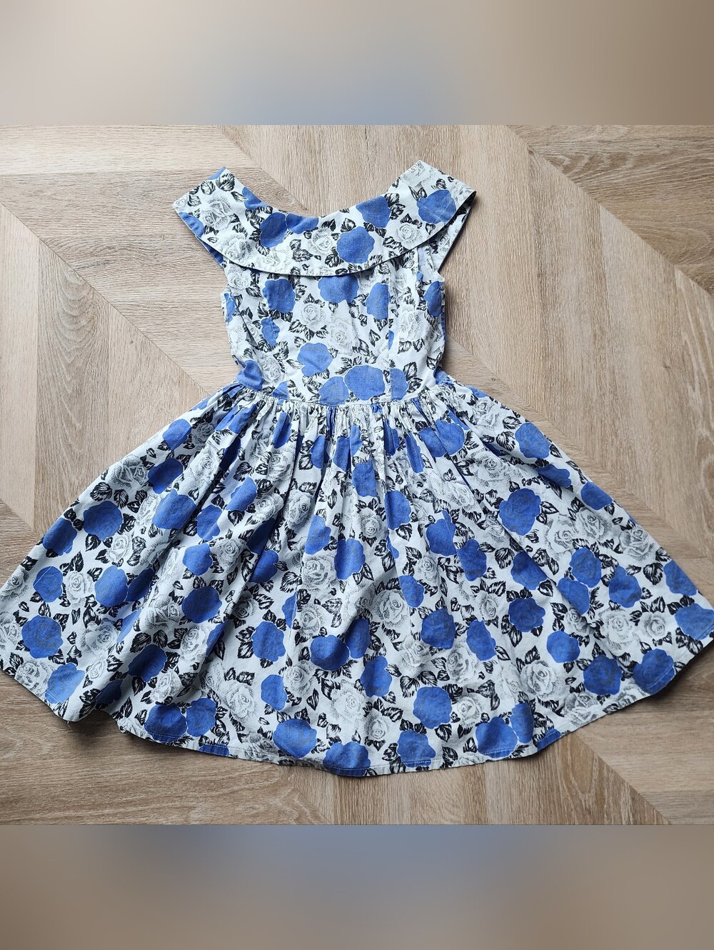 Gorgeous vintage 1950s-style floral cotton Summer dress